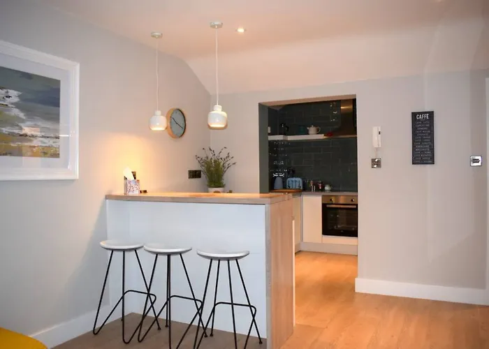 1 Bedroom Apartment Next To The Grand Canal