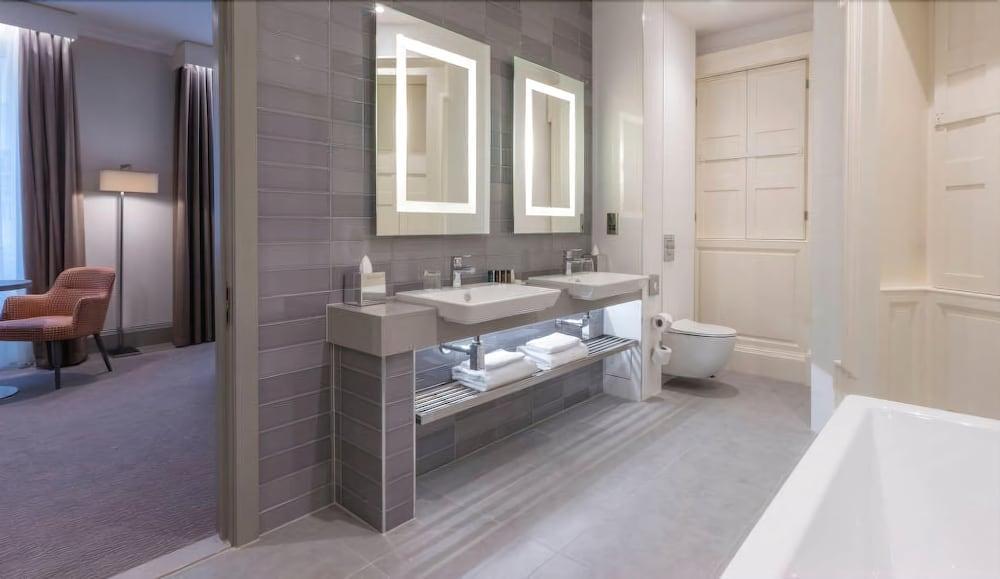 Hotel Clayton Charlemont 4*
