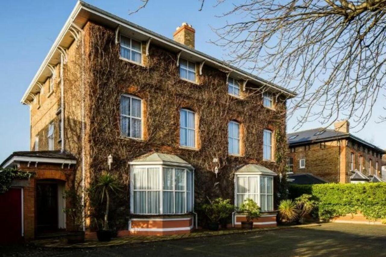 Aberdeen Guest house 4*
