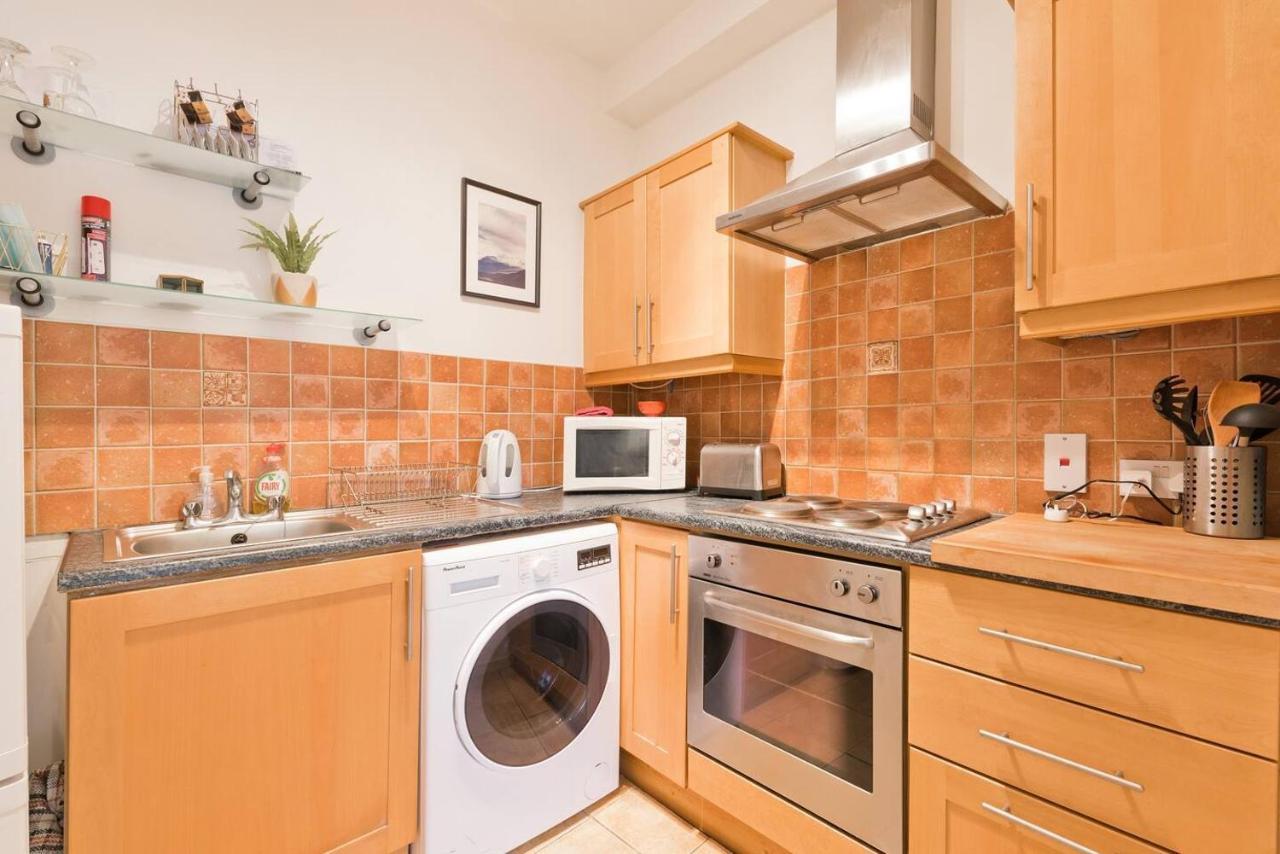 Immaculate 1-bed In 1 Apartment *