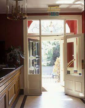 Pembroke Townhouse Guest house 4*