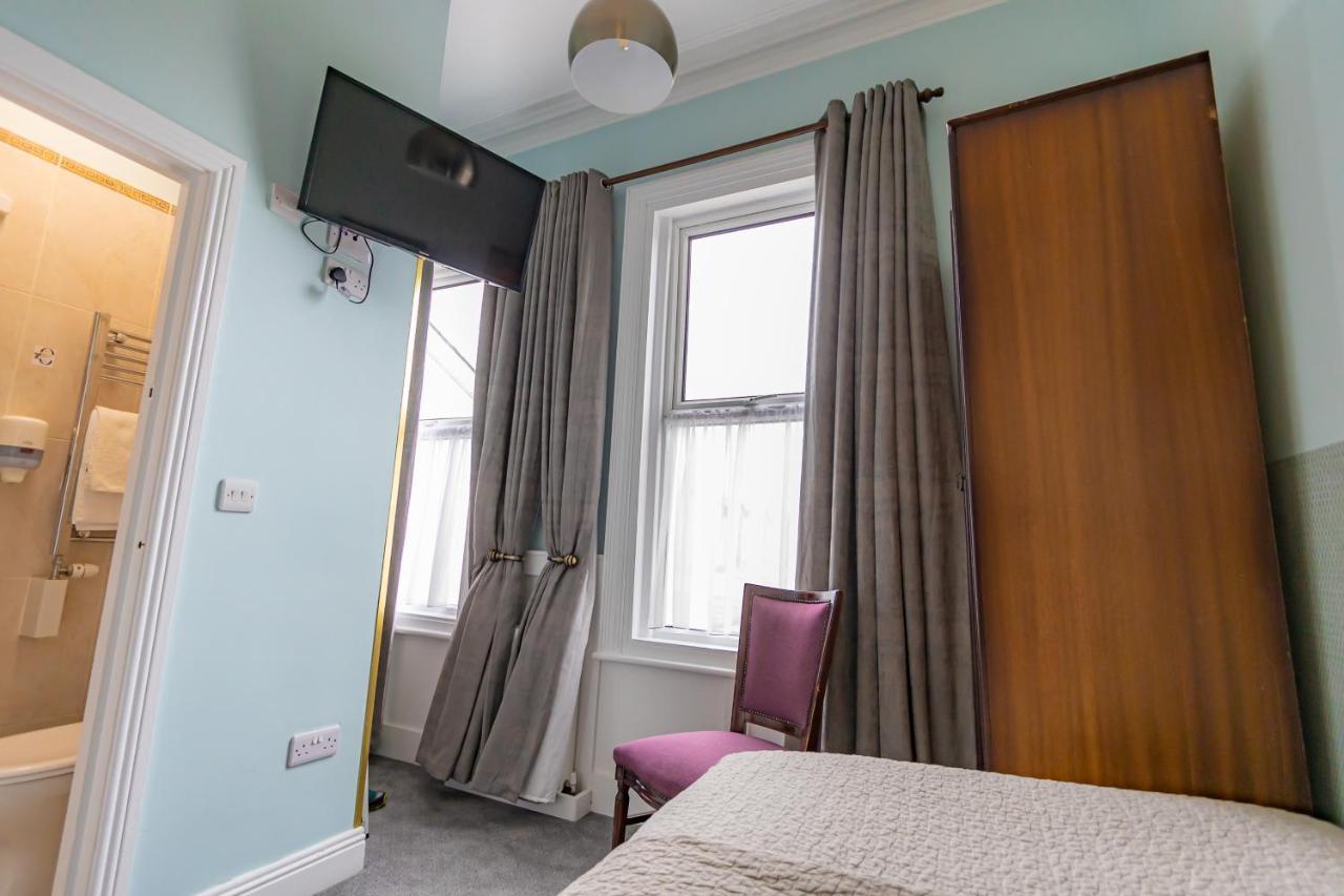 Egans House 3*