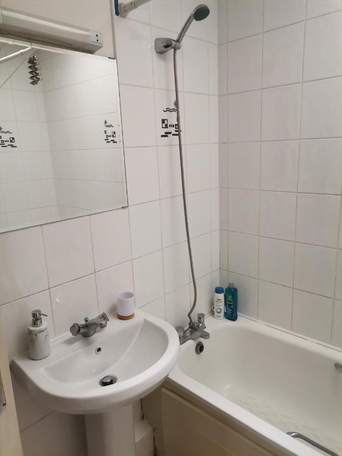 Bright And Cozy Room With Double Bed, Private Bathroom Not Ensuite, Breakfast To Go Dublin