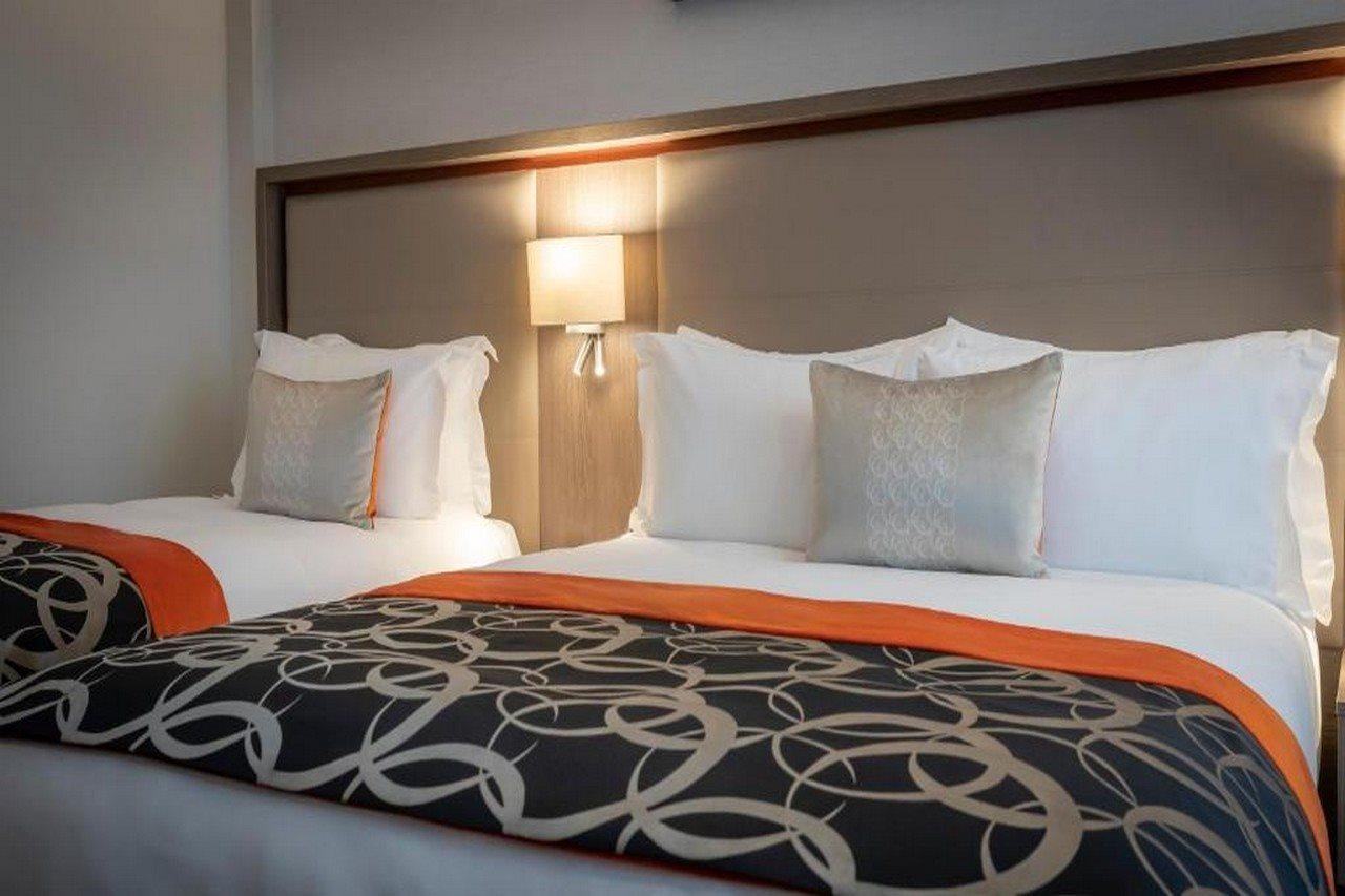 Hotel Clayton Charlemont 4*