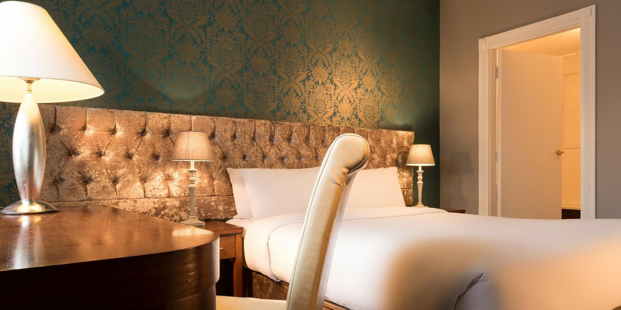 Camden Deluxe Hotel 2*