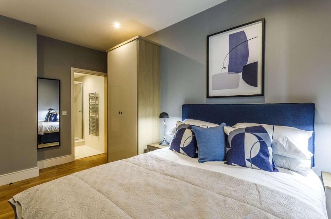 Private Available In Spacious High Rise With Park & View *