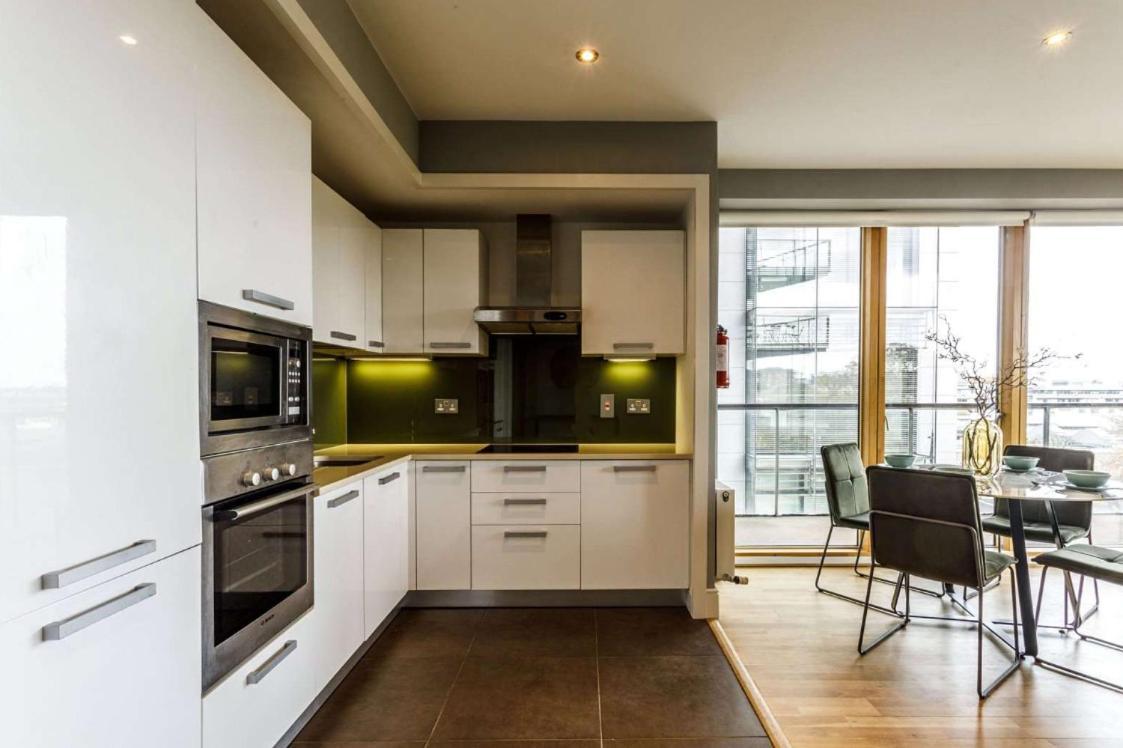 Homestay Private Available In Spacious High Rise With Park & View