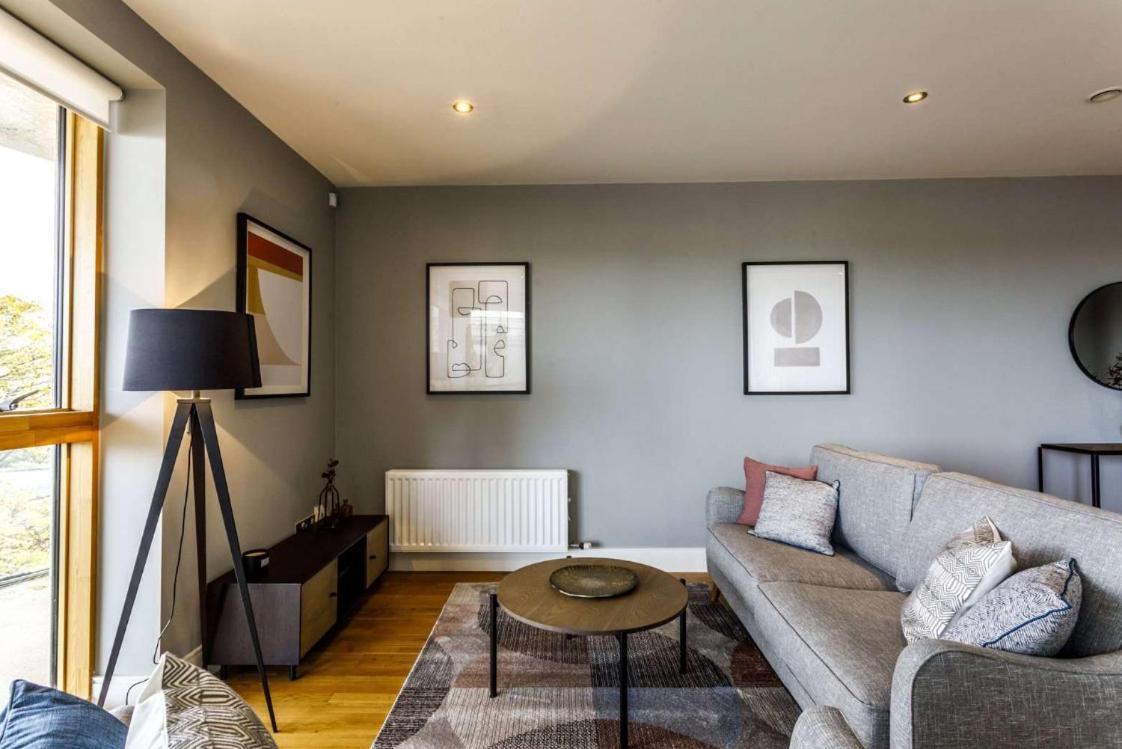 Private Available In Spacious High Rise With Park & View *