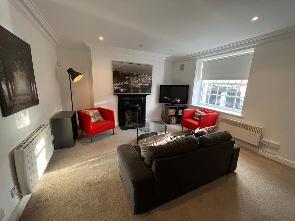 Apartment Leeson St *