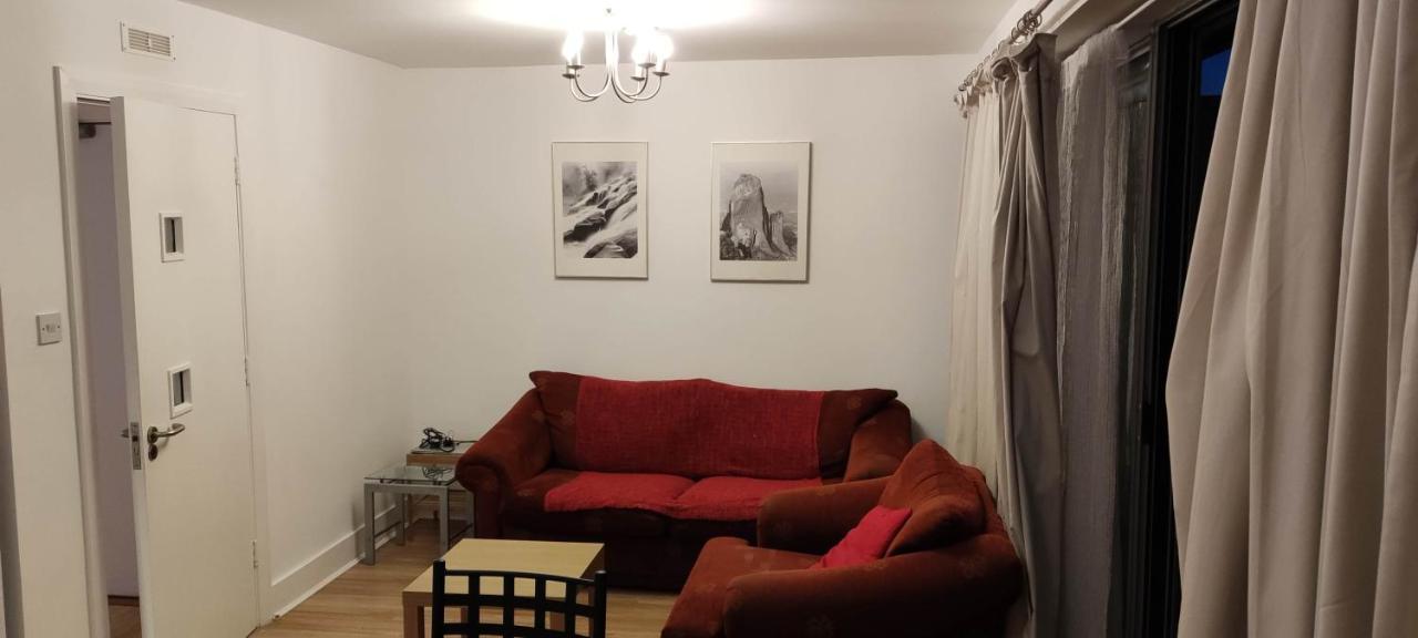 Double Bedroom In Santry Near Airport Apartment *