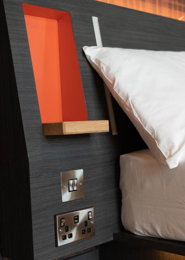 Easyhotel Hotel *