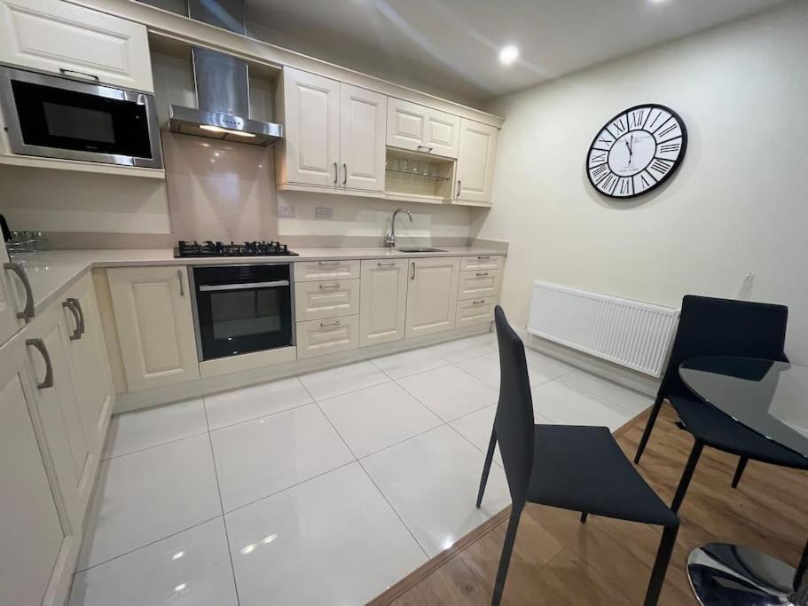 Beach Gem 5 Adult Spaces Plus Child Apartment