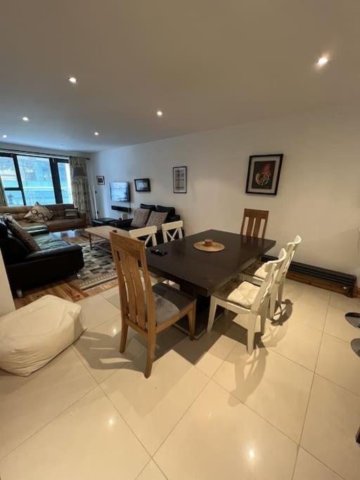 Sir John Rodgerson Apartment *