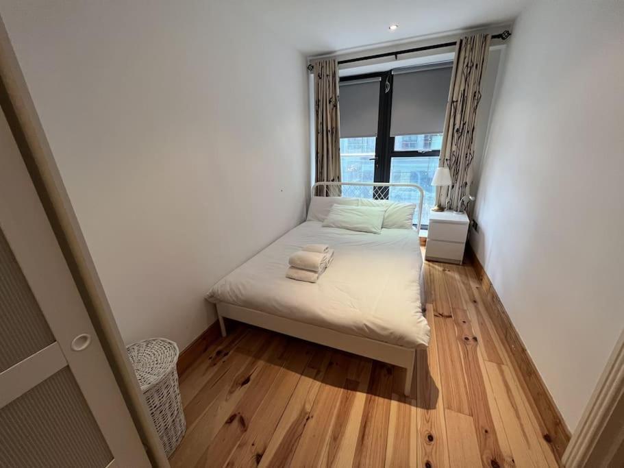 Sir John Rodgerson Apartment *