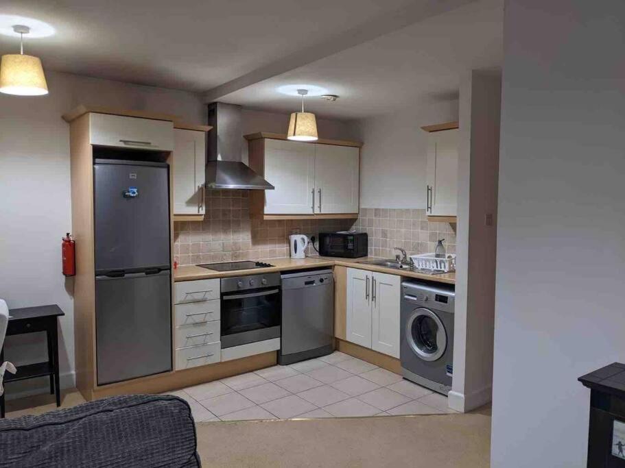 Beautiful 2 Bed Apt In Grand Canal *