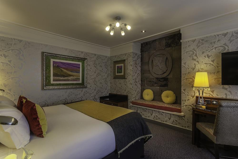 Clontarf Castle Hotel 4*