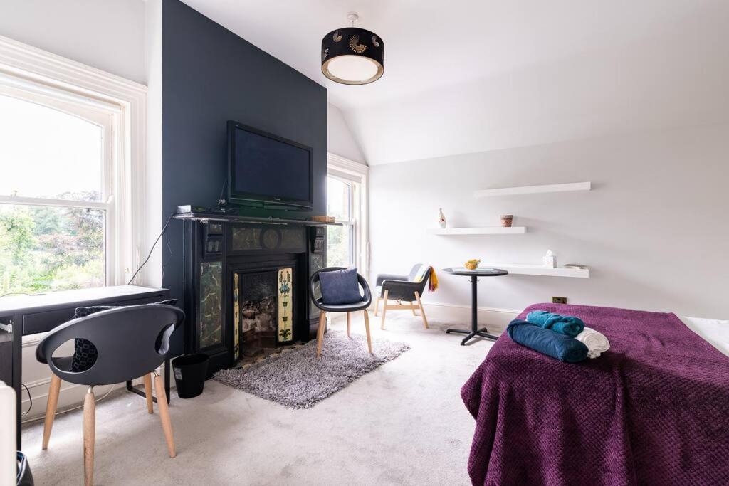Yeovil Apartment *