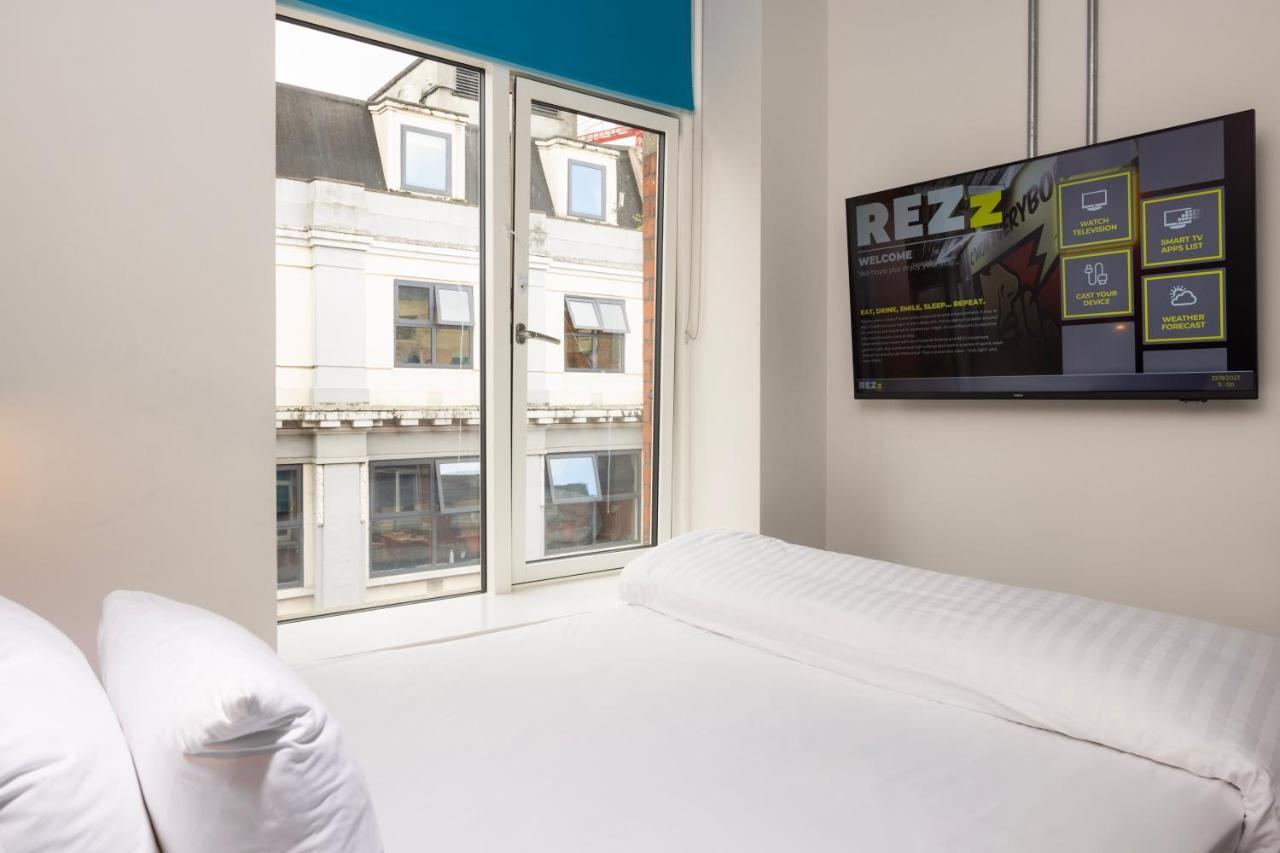Rezz Temple Bar, 3*
