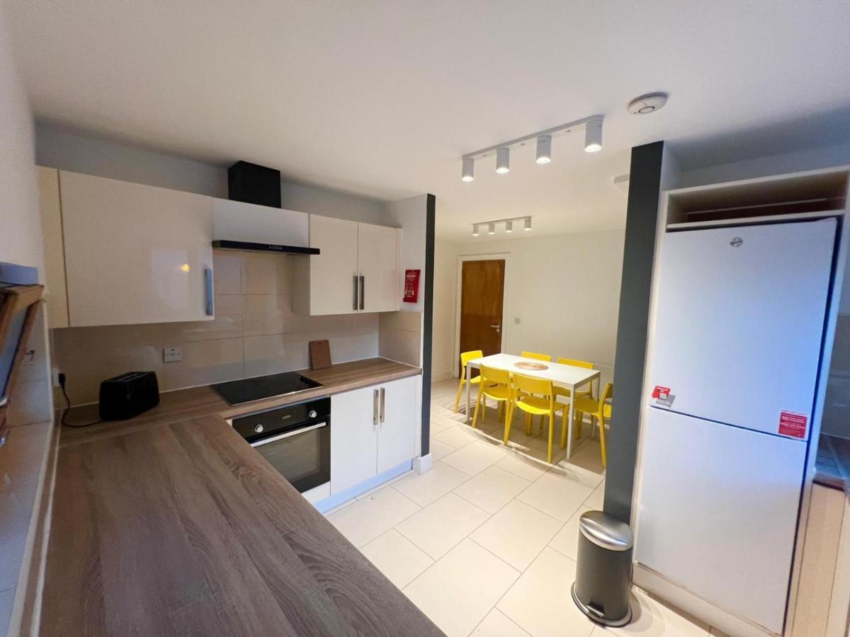 Secluded And Spacious Apartment *