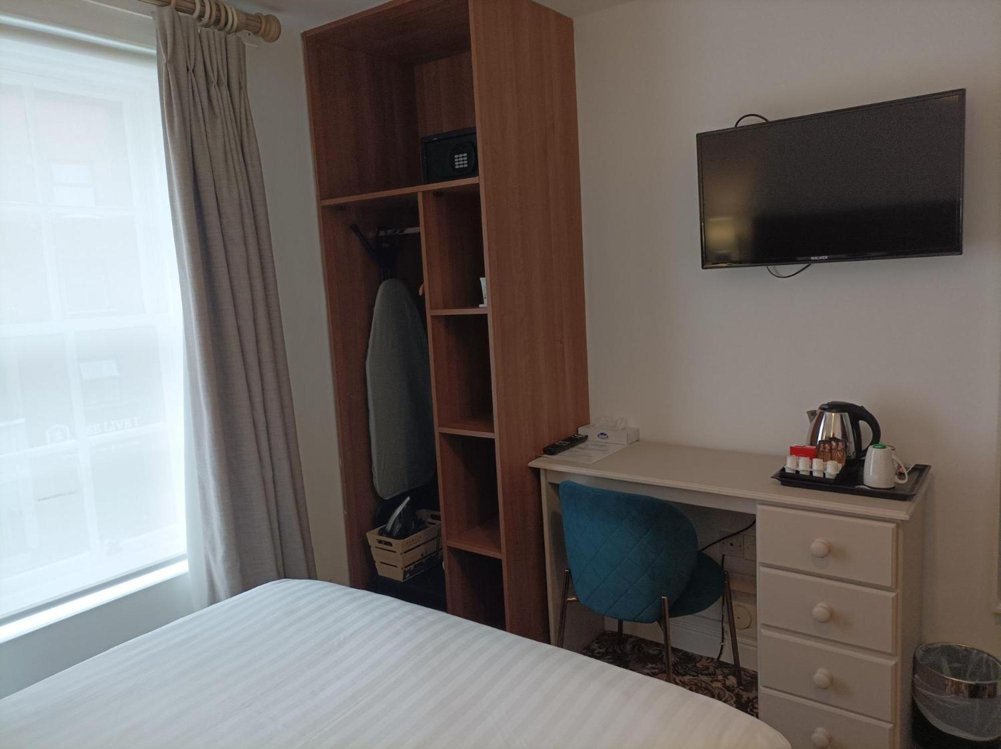 Tom Dick And Harriet's 3* Dublin