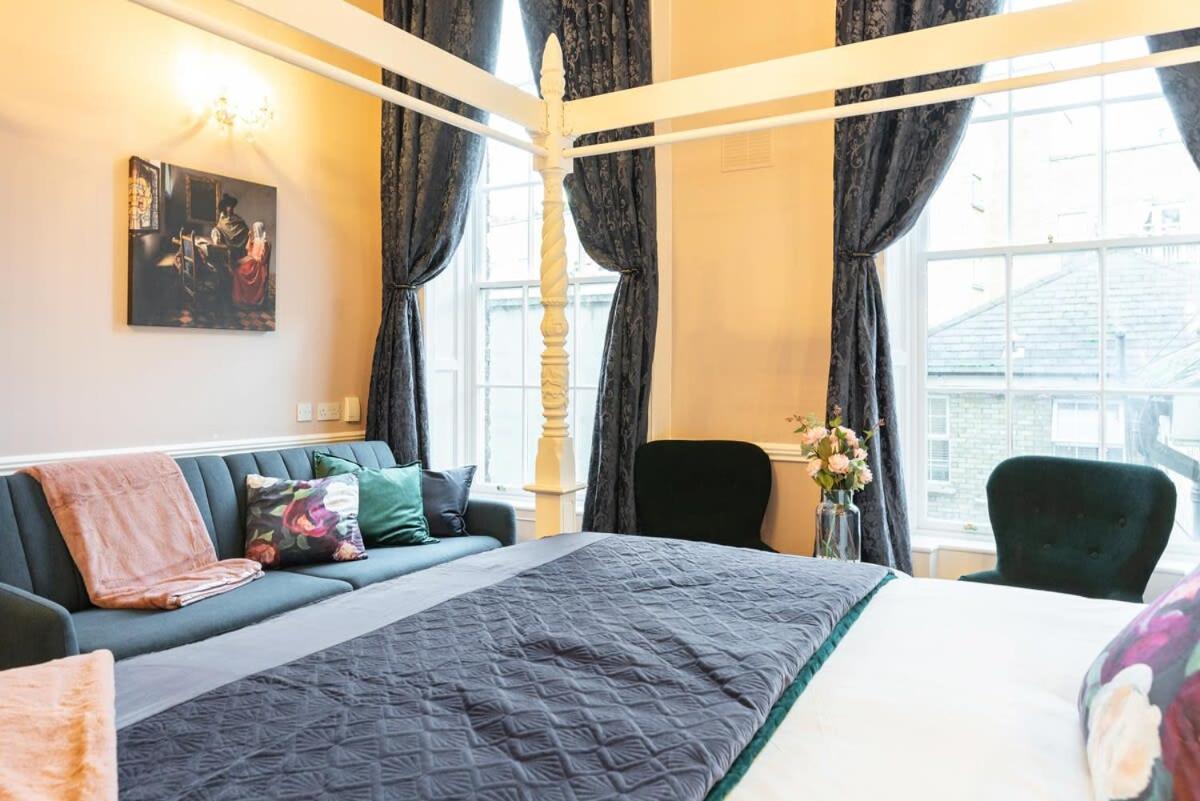 Apartment 4 Poster Luxury Georgian