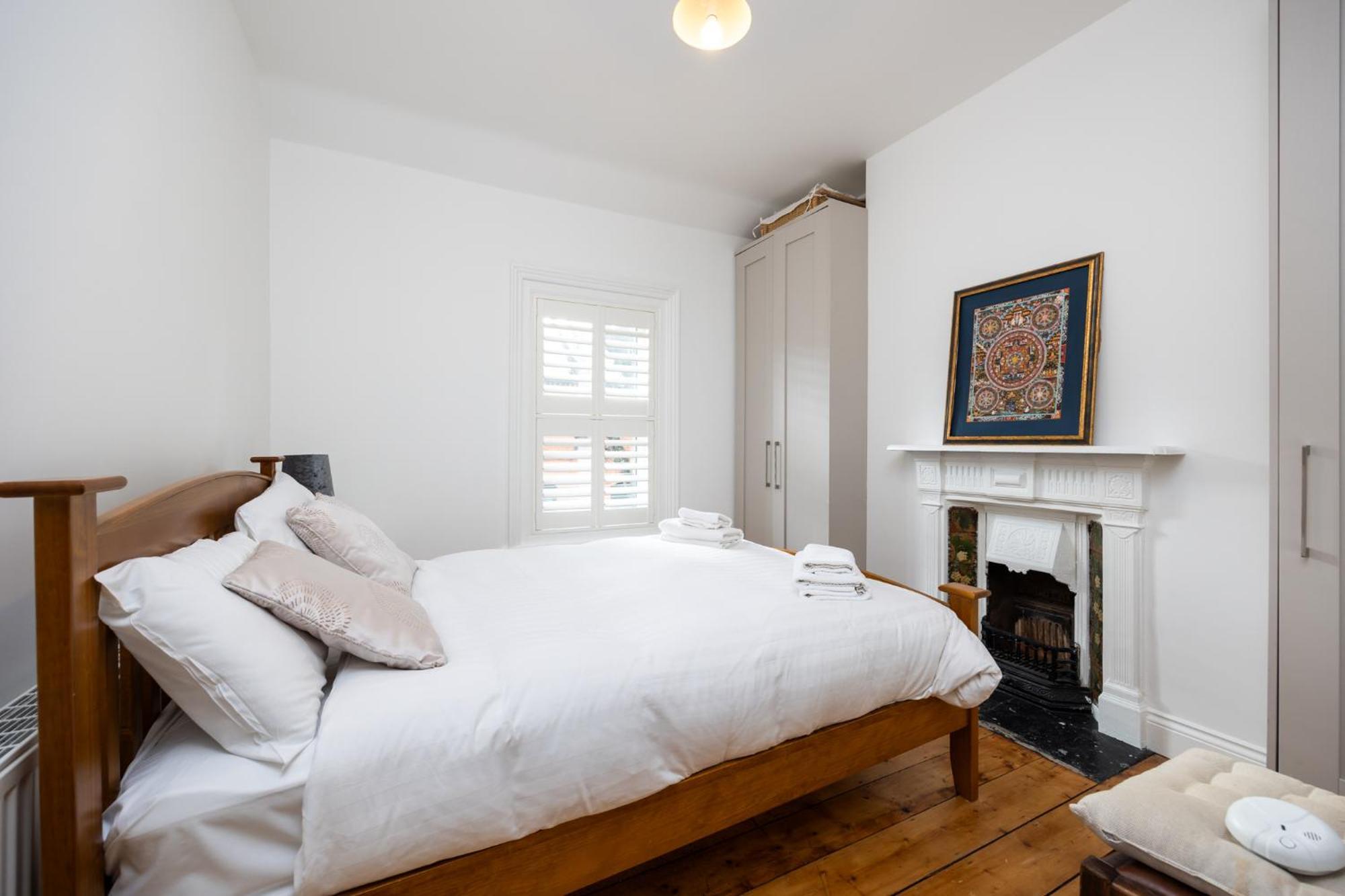 Large 3 Bed Family - 5 Min From Train Station *