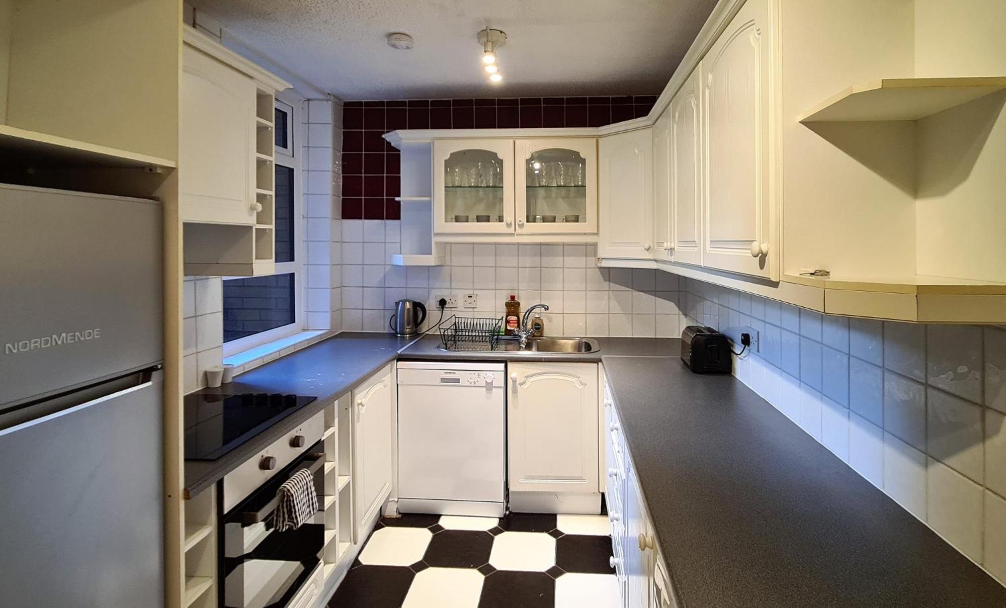 Apartment Large Bright With Balcony South