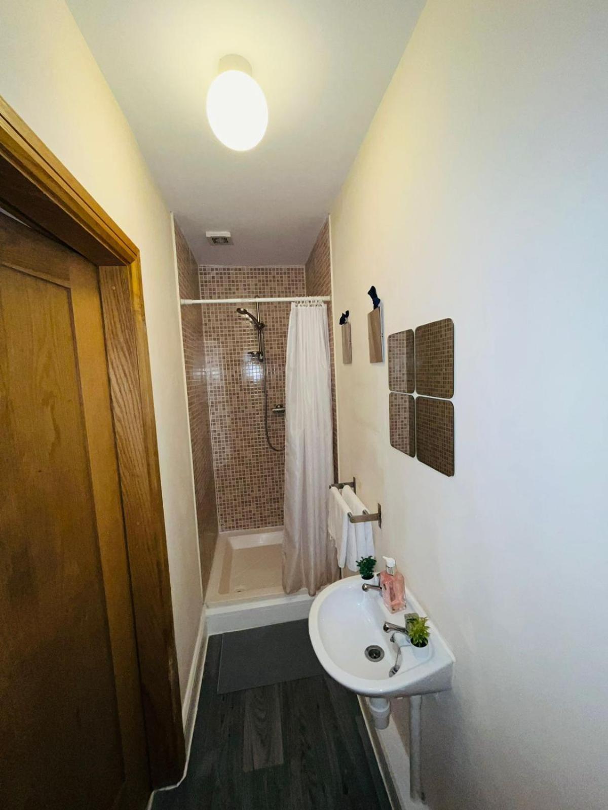 Homestay Bedroom + Bathroom D8