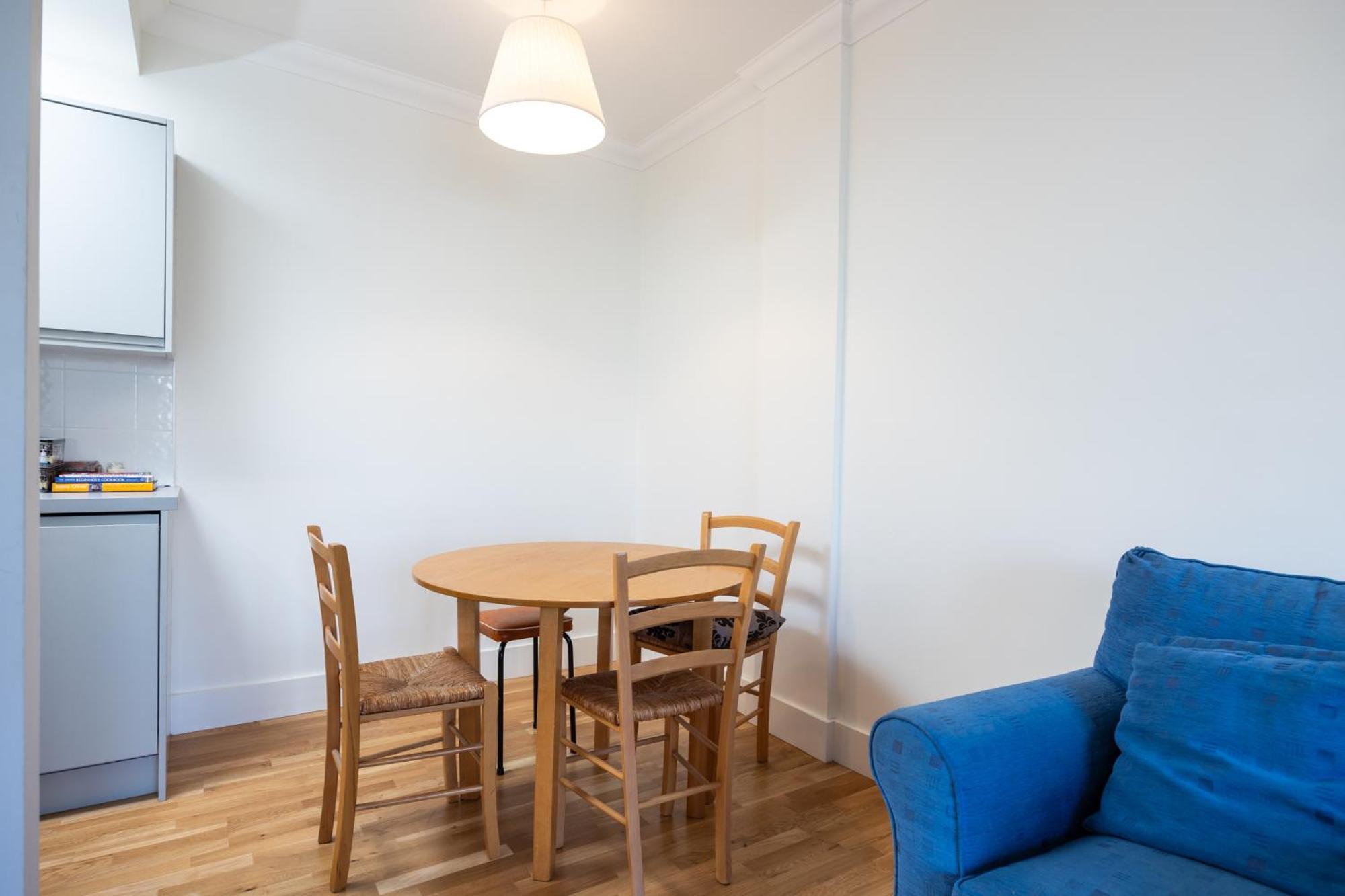 Flat W/ Balcony & Canal View - 4min To Station Apartment