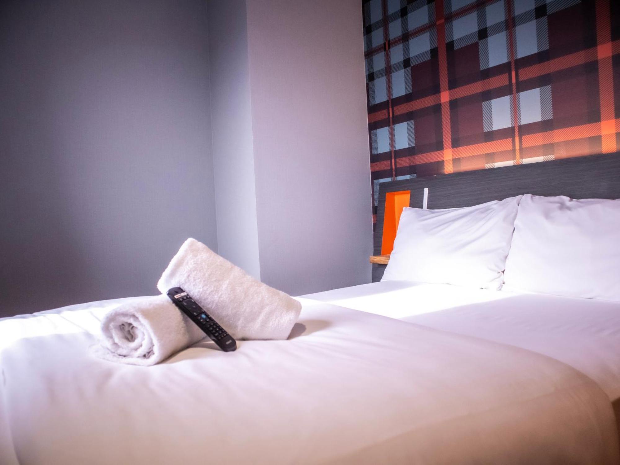 Easyhotel *