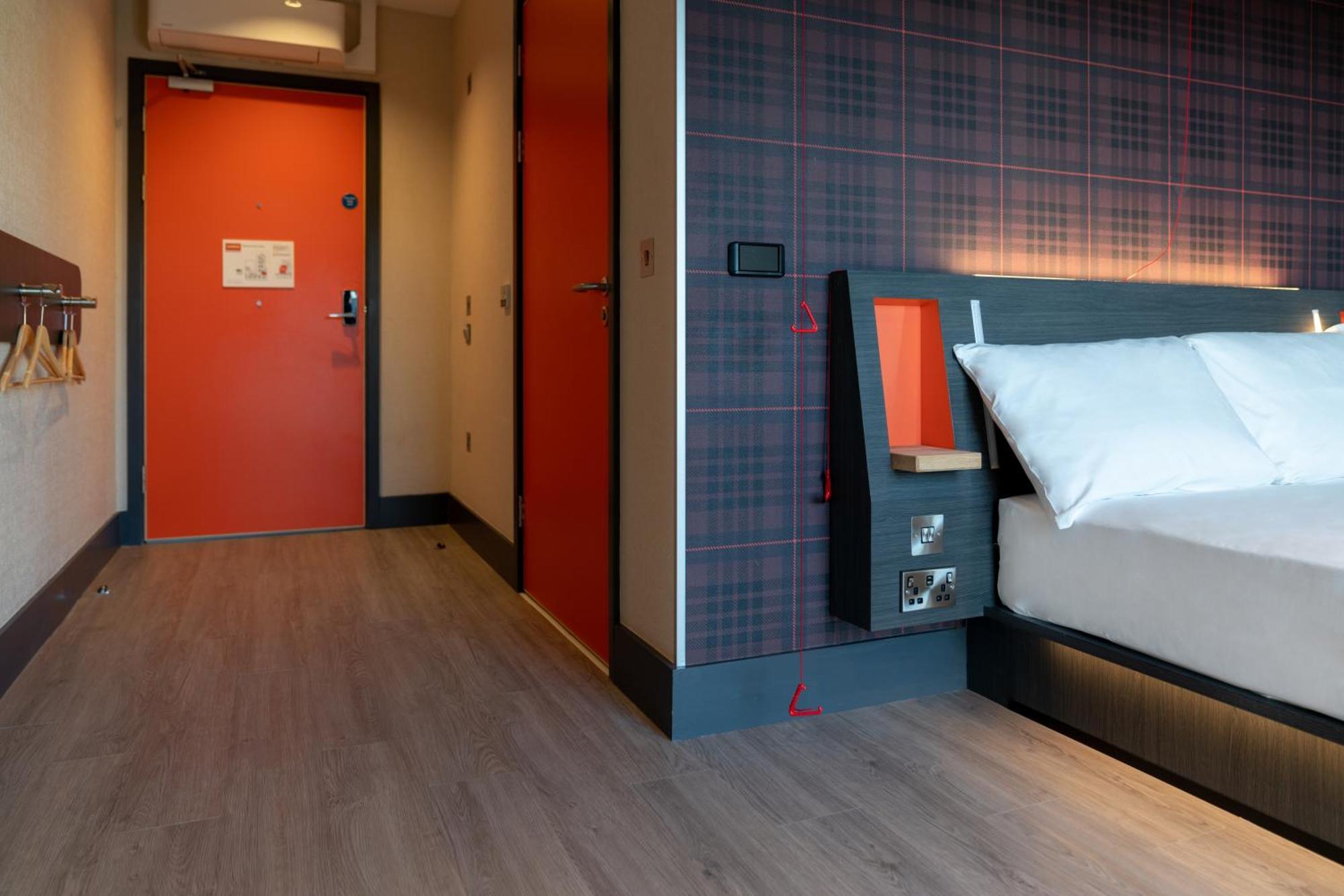 Easyhotel Hotel *