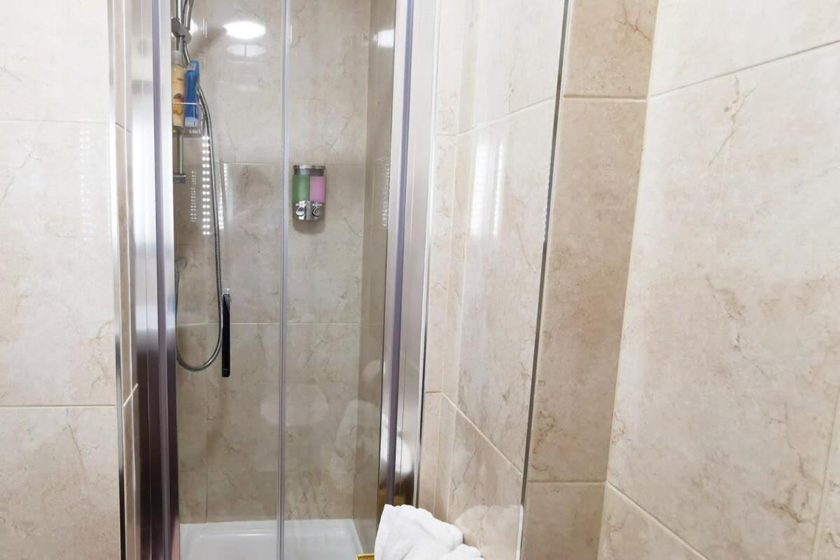 Very 1bed New Refurbish * Dublin