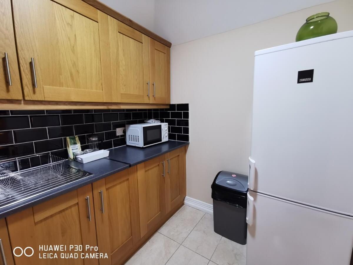 Very 1bed New Refurbish Apartment *