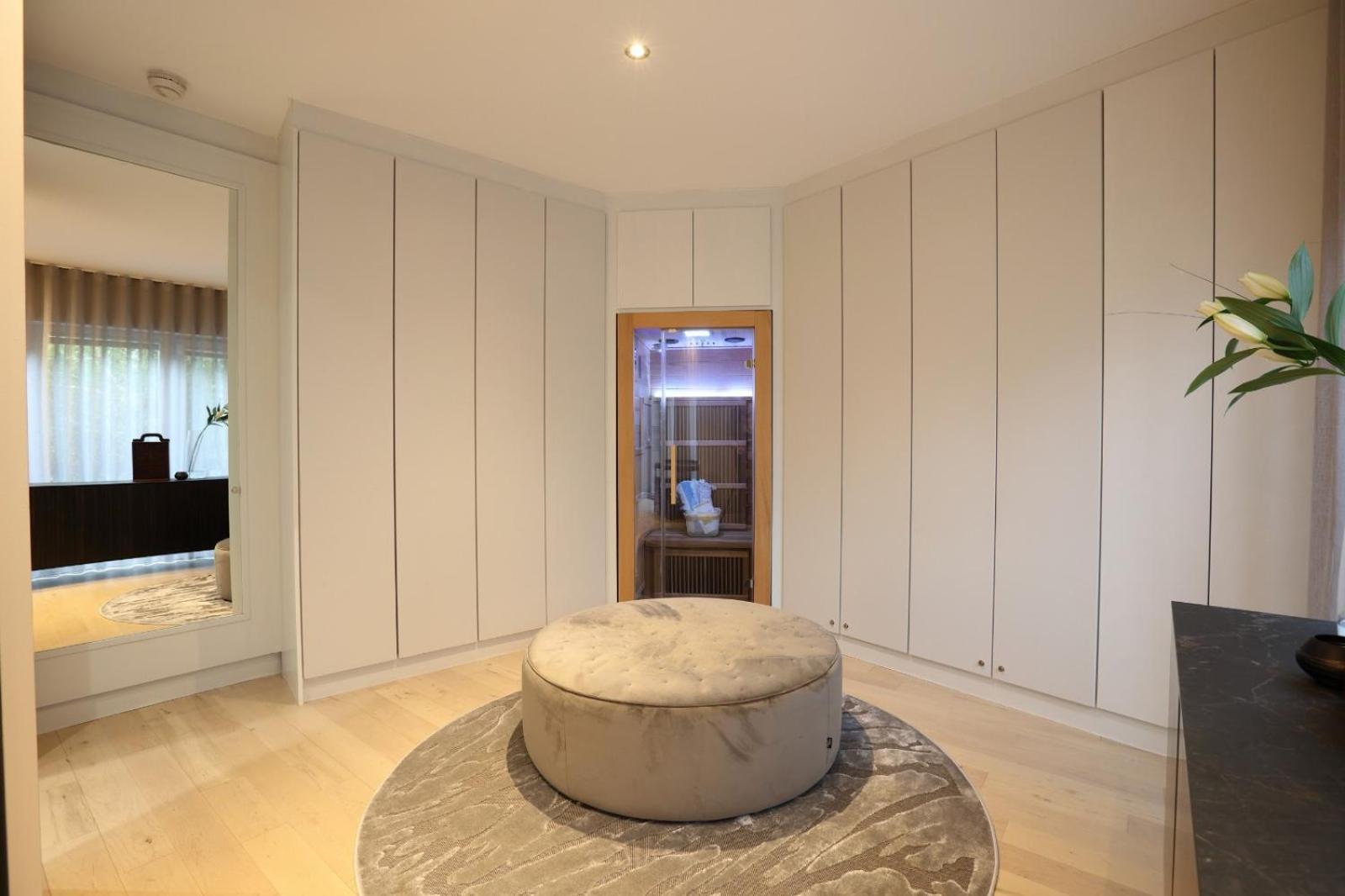Villa Luxurious South *
