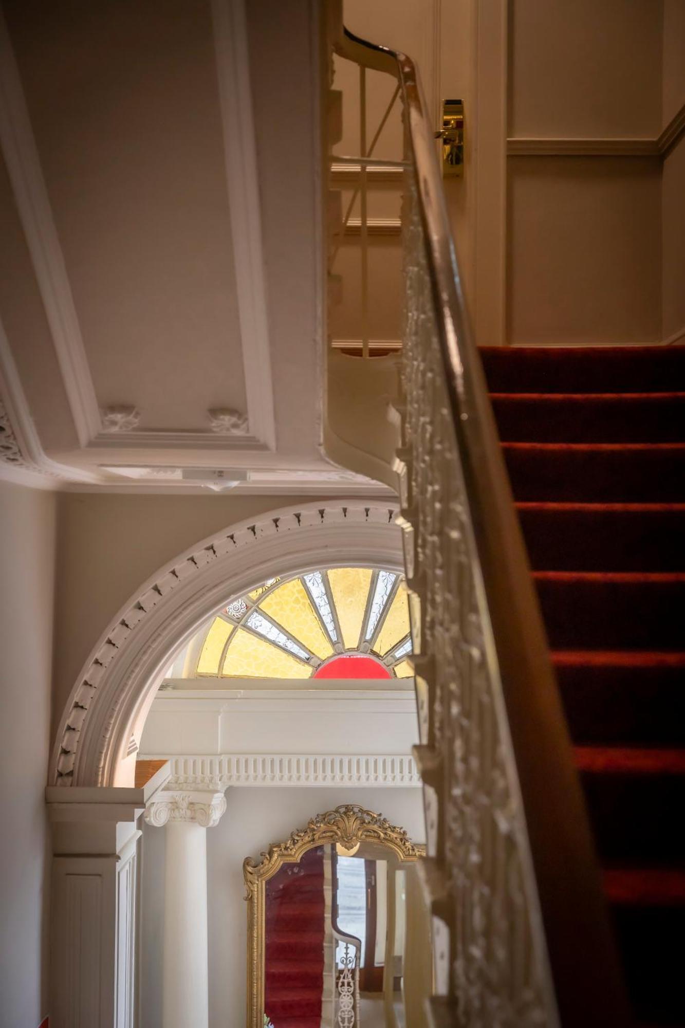 Albany House Hotel 3*