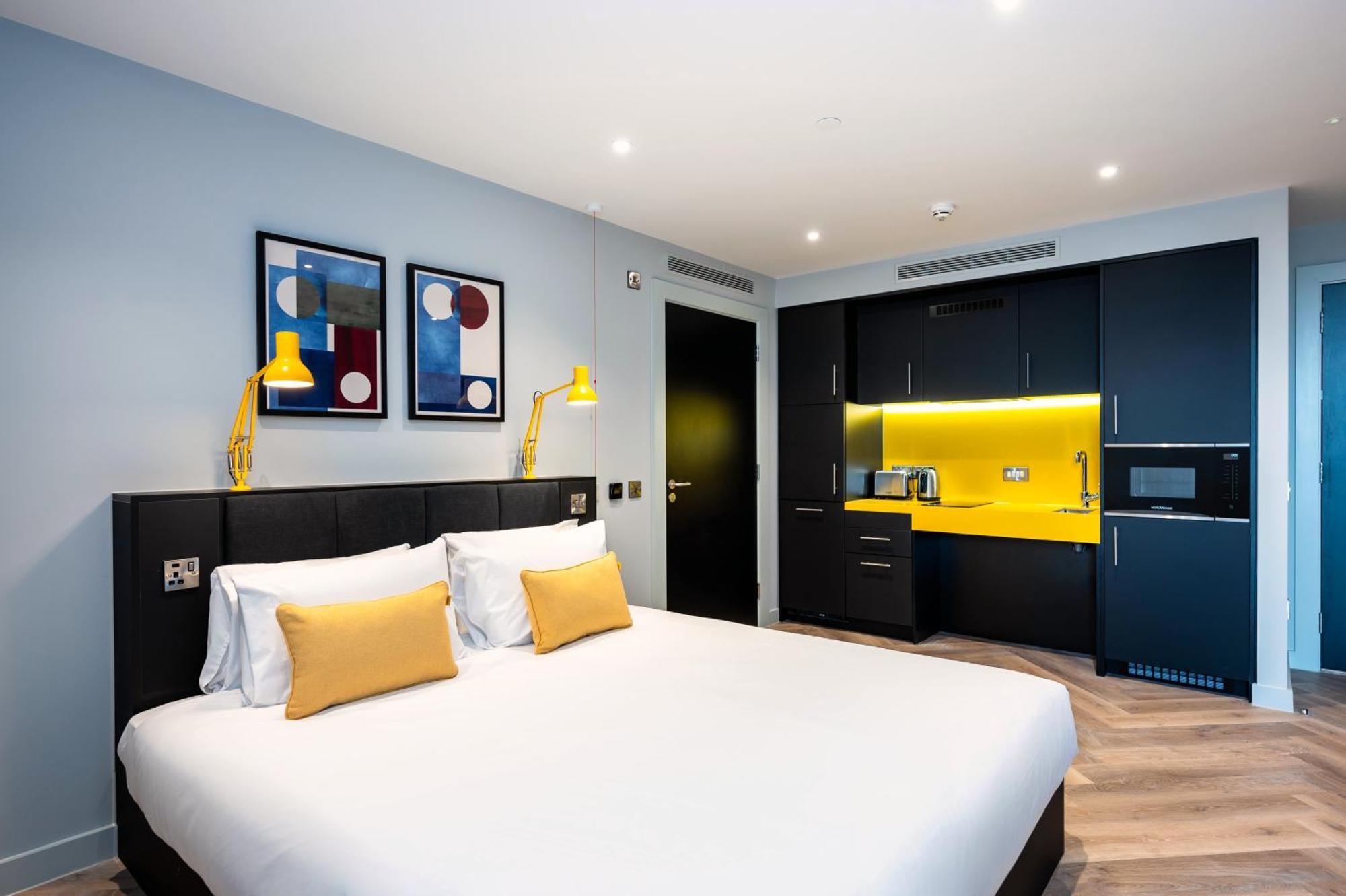 Aparthotel Staycity Tivoli 4*