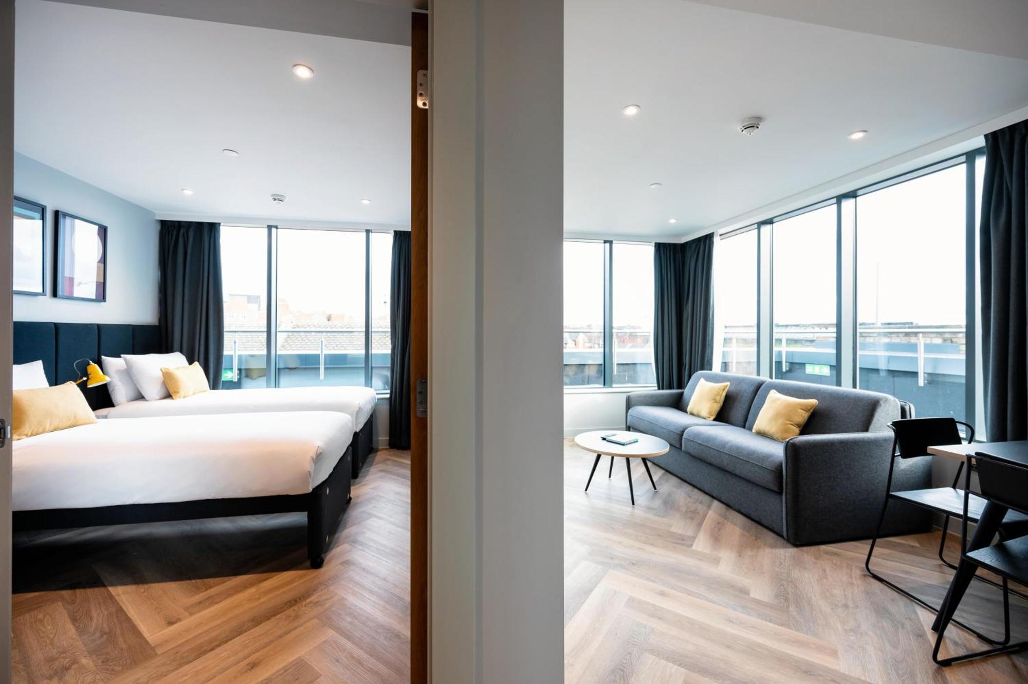 Staycity Tivoli Aparthotel 4*