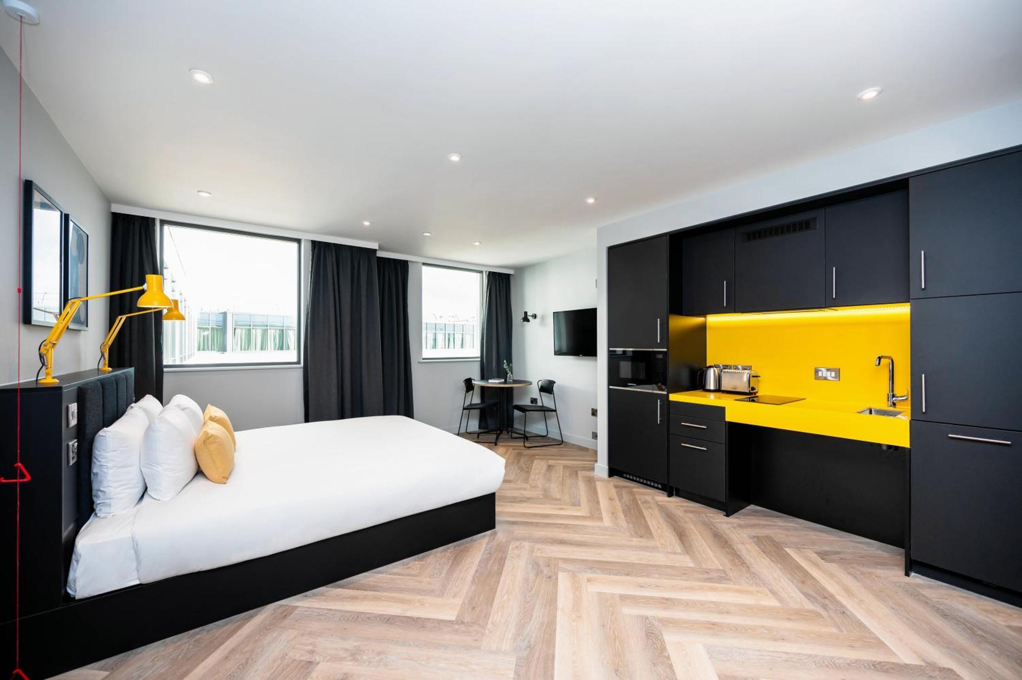 Aparthotel Staycity Tivoli
