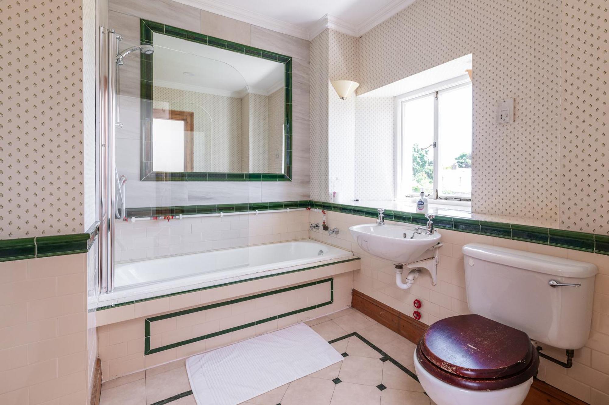 Montebello House Guest house