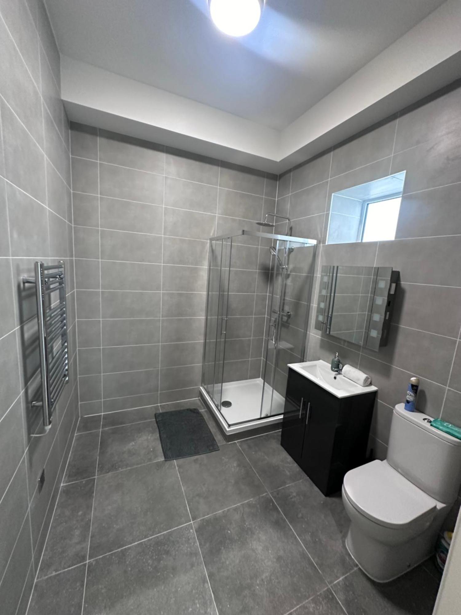 Lovely Studio Apt In 1 *