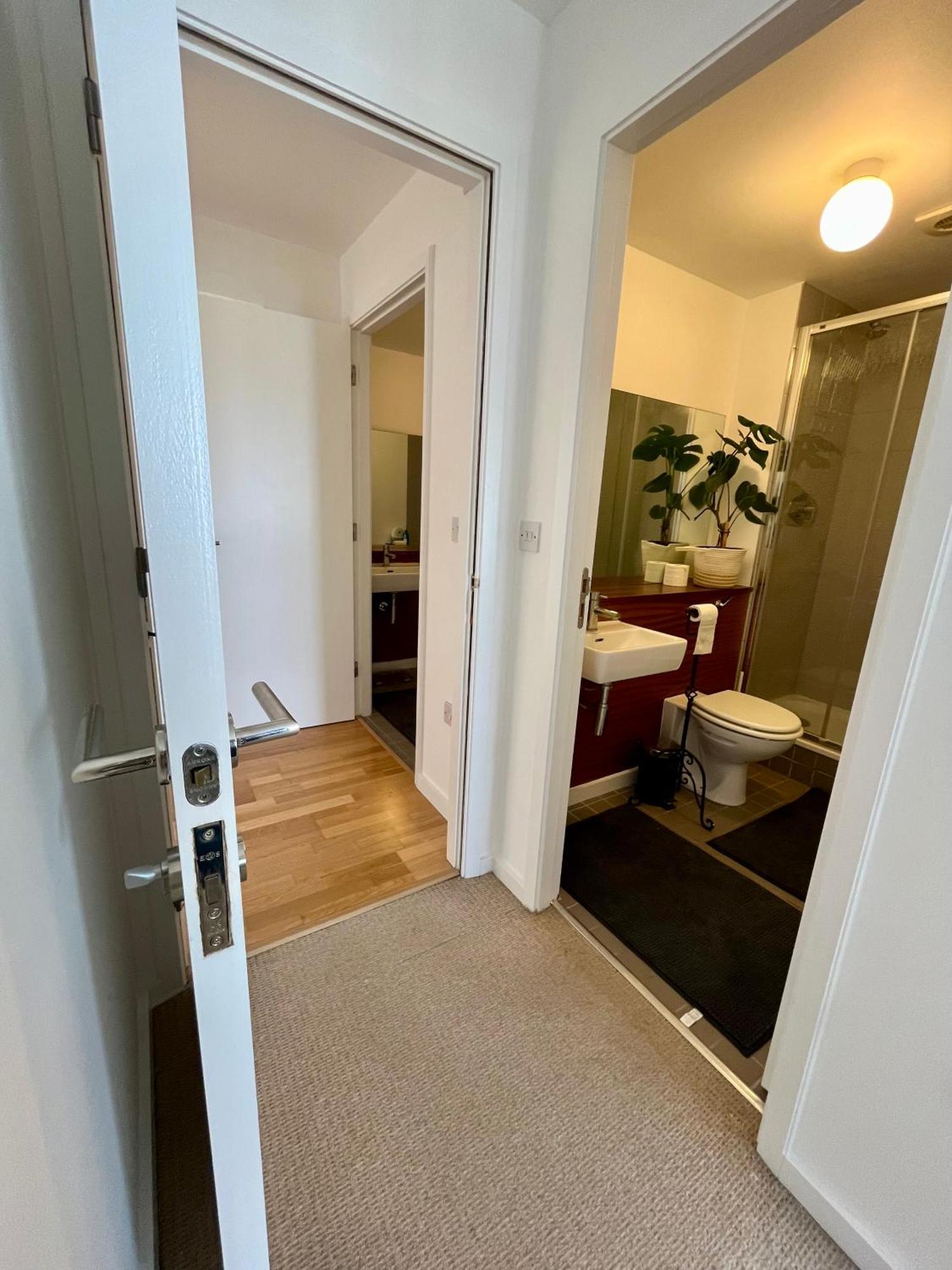 En-suite With Double And Single Bed * Dublin