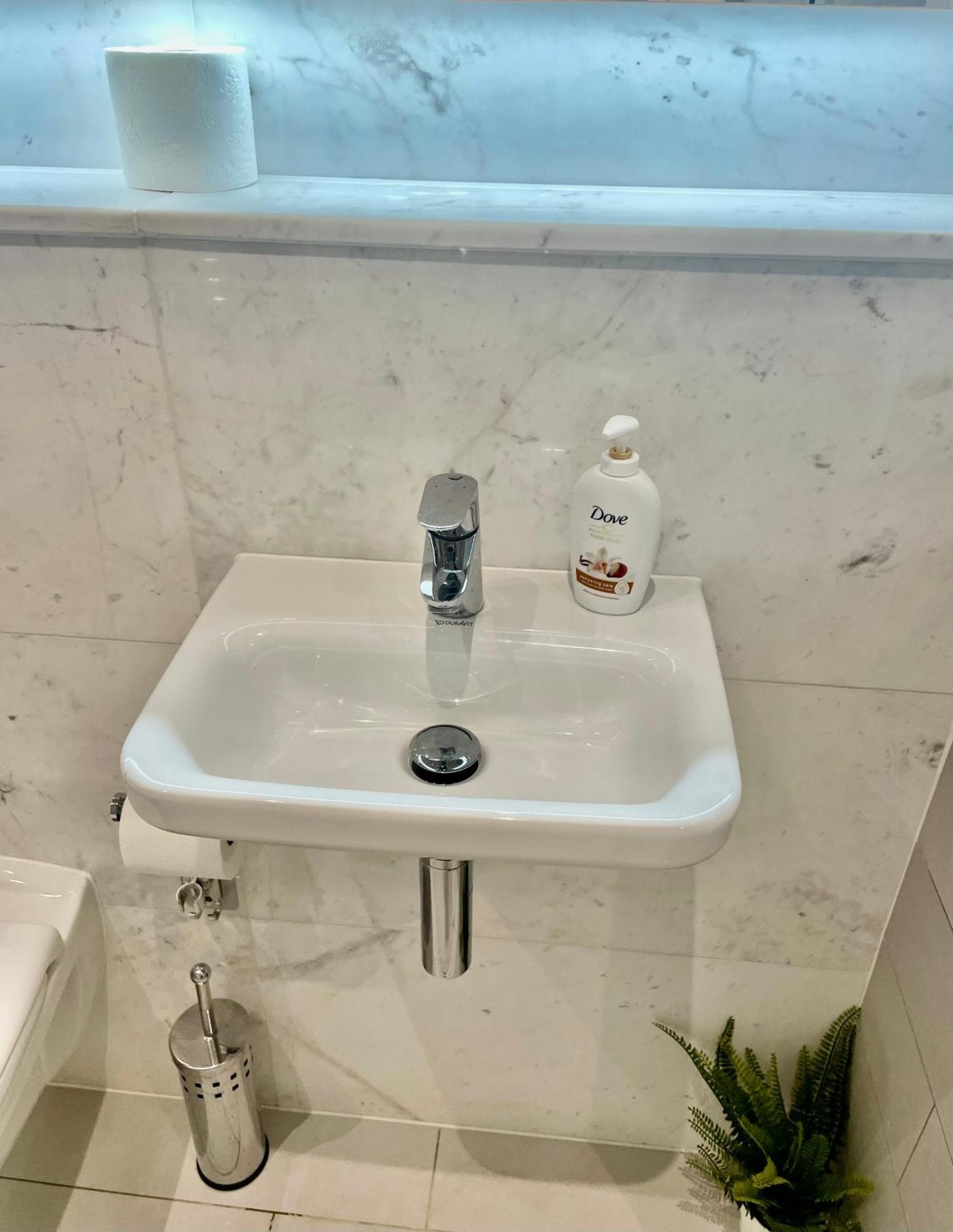 Modern Ensuite Double Bedroom * Dublin
