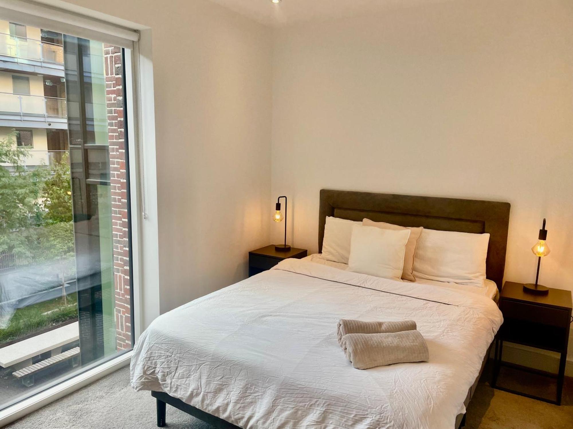 Modern Ensuite Double Bedroom Homestay