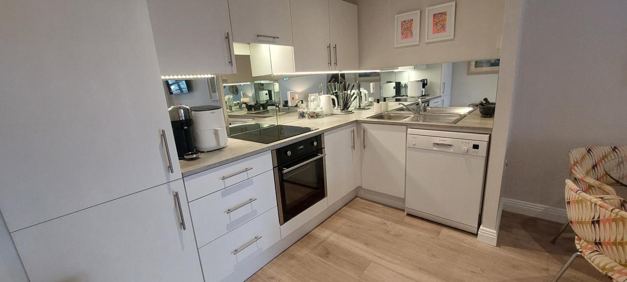 Apartment Tastefully Refurbed 2bed - 3 Mins To Trinity & Docks *