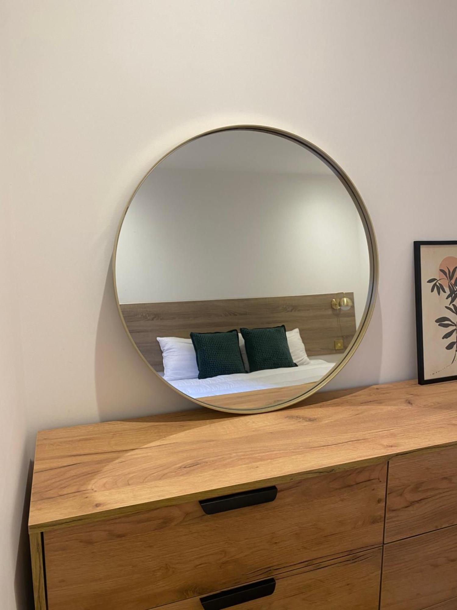 Modern Space 20 Minutes From Airport Apartment *