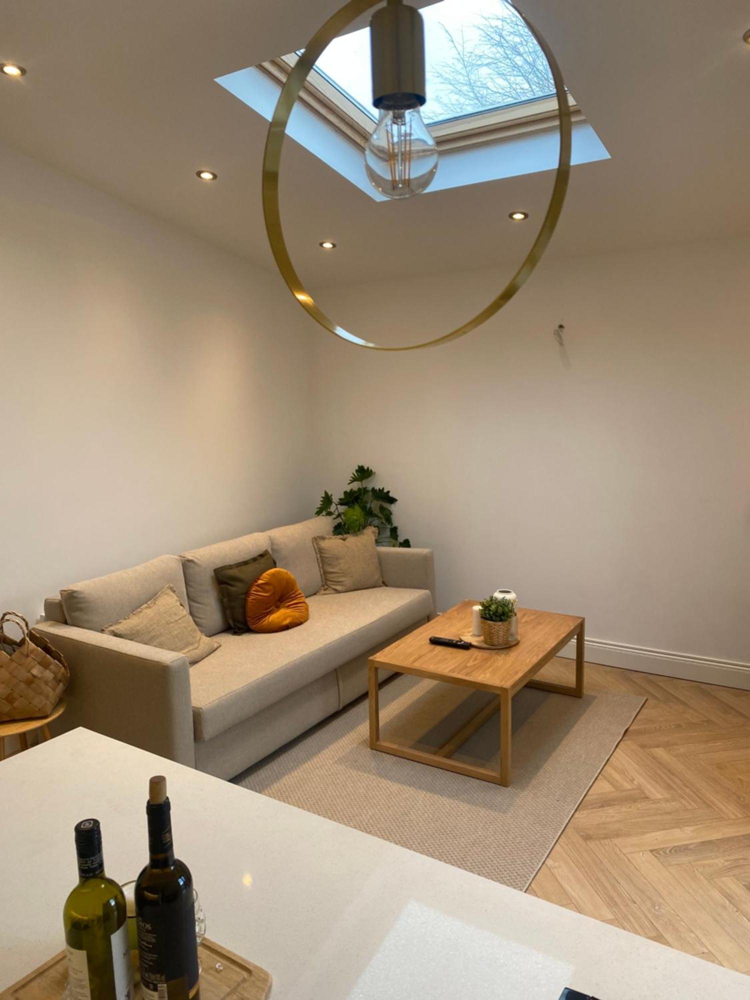 Modern Space 20 Minutes From Airport Apartment *
