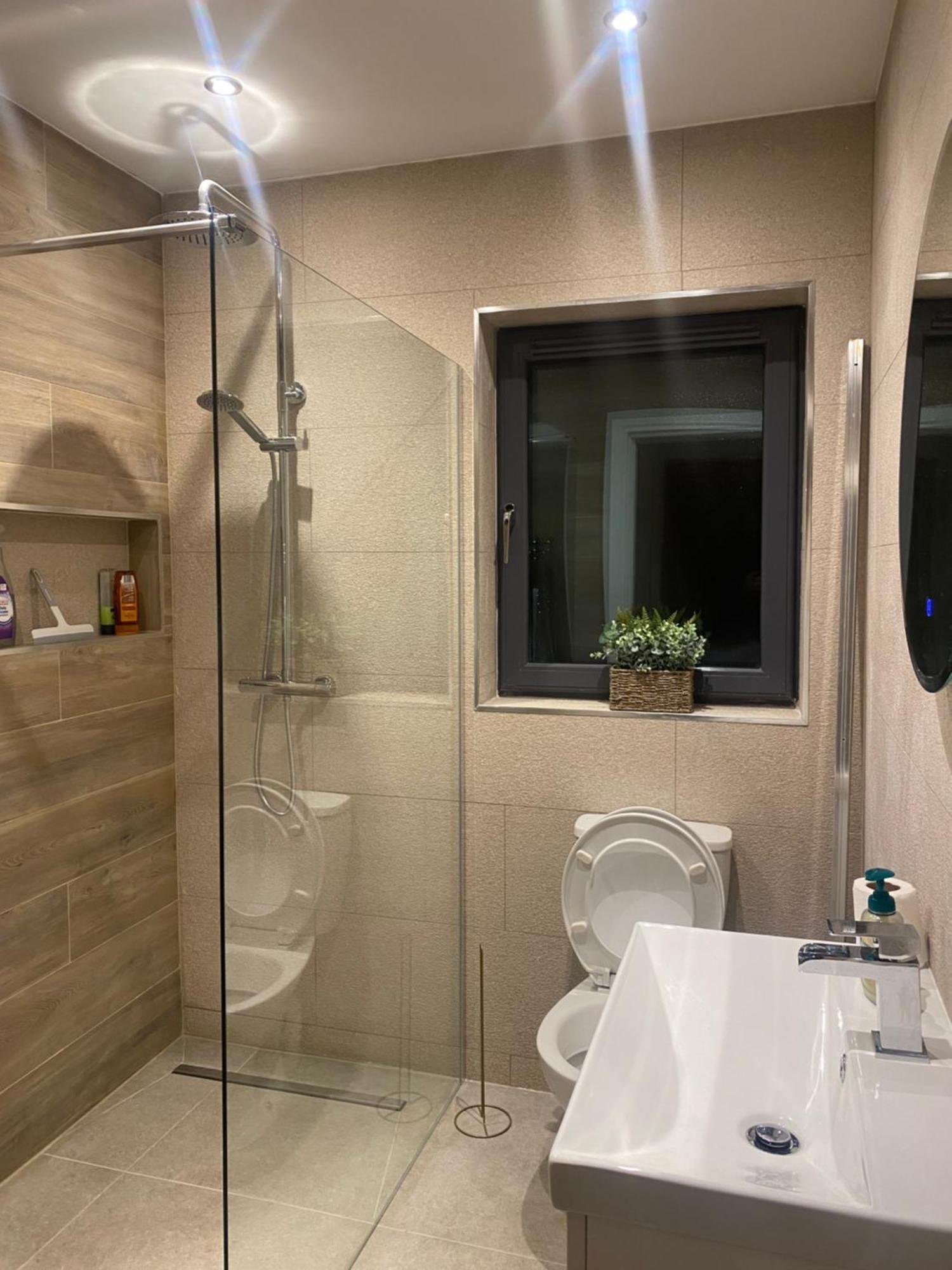 Modern Space 20 Minutes From Airport Apartment *