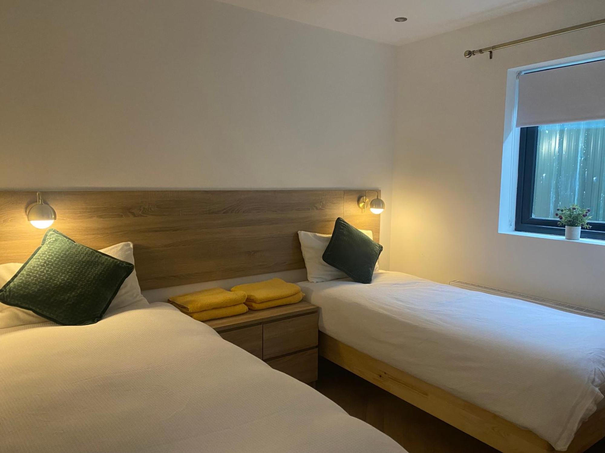 Modern Space 20 Minutes From Airport Apartment *
