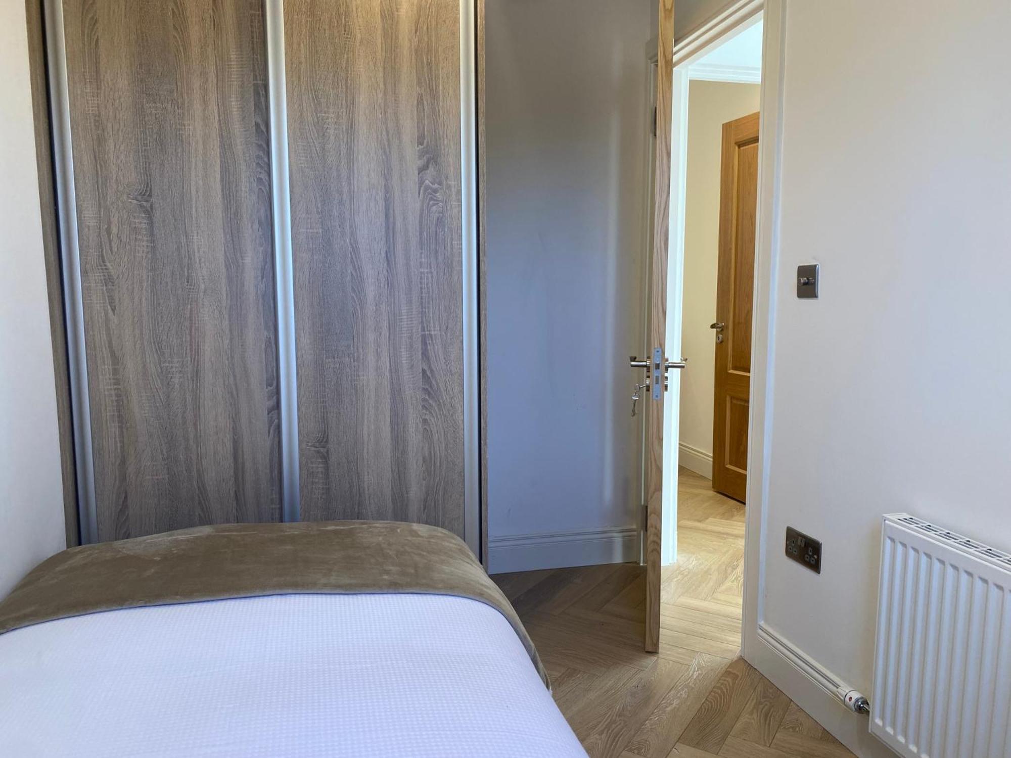 Apartment Modern Space 20 Minutes From Airport *