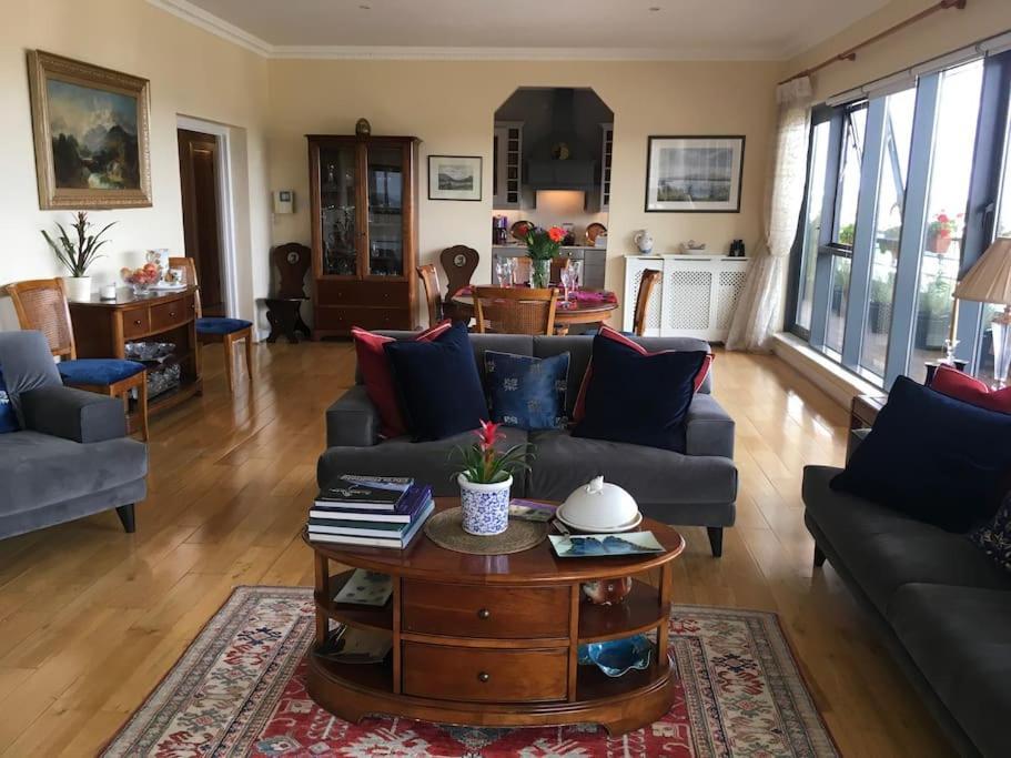 Seaview Luxury Penthouse Sleeps 6 Apartment